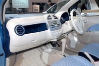 【東京モーターショー09】スズキ アルト…シンボリックでフレンドリーな車内 画像