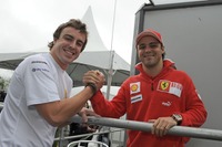 アロンソがフェラーリ・ファクトリーを初訪問 画像