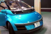 【デトロイトショー2003続報】8輪の電気自動車『KAZ』…イメチェンしました 画像