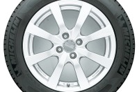 ミシュラン、Primacy HPが新型オーリスに採用 画像