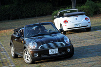 【MINI コンバーチブル &VW ニュービートル カブリオレ 比較試乗】オープンカーは可愛さ命…岩貞るみこ 画像