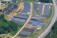 山梨で1.8MWの大規模太陽光発電システムを運用開始 画像