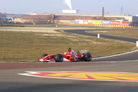 新型フェラーリ「F2003-GA」、シューマッハの運転で記録更新! …フィオラノ 画像