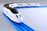 プラレール800系新幹線…実物と同じフル編成だよ 画像