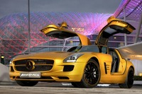 ドハイショックをよそに豪華絢爛、SLS AMG ゴールド仕様 画像