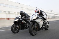 アプリリア RSV4 R 日本発売…世界選手権参戦マシンが公道に 画像
