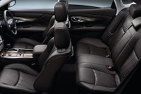 【日産 フーガ 新型発表】触り心地にこだわった表皮材、出光テクノファインなどが開発 画像