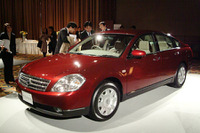 【株価】自社株買いと『ティアナ』好調---日産が900円台回復 画像
