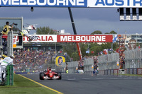 フリーマンがF1オーストラリアGPでチェッカーフラッグ 画像