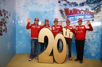 アロンソ、フェラーリレッドを初披露 画像