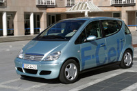 ダイムラークライスラーの新型燃料電池自動車『F-Cell』がナンバー取得 画像