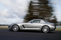 【メルセデスベンツ SLS AMG 試乗】300SL の復刻版ではない…河村康彦 画像