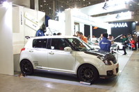 【東京オートサロン10】軽量、スパルタンな スイフト…HKS関西サービス 画像