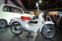 EVバイクにも車両接近通報装置を取り付け 画像