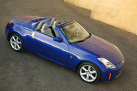 【ニューヨークショー2003出品車】日産『350Zロードスター』…『フェアレディ』のオープンですね 画像