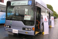 三菱ふそう、川崎国際環境技術展にハイブリッドトラックなど2台を出展 画像