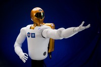 GMとNASA、ヒューマノイドロボット共同開発 画像