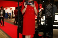 【Today'sオートガール】コンパニオン写真蔵…日産自動車 画像