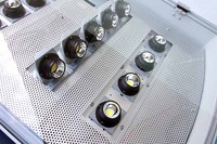 ［新東名トンネル照明実験］LEDタイプは2方向に照射しても波模様が 画像