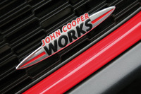 MINI John Cooper Works、スポーティなアクセサリーパッケージが標準装備に 画像