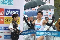 【東京マラソン2010】ホンダ陸上部 藤原正和が日本人初優勝 画像
