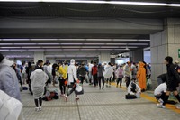 【東京マラソン2010】3万5028人、雨に震えるそれぞれの対策 画像