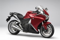 ホンダ、大型スポーツツアラー VFR1200F を発売 画像