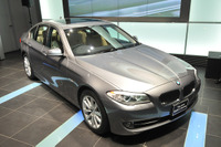 【BMW 5シリーズ 発表】7年ぶりの新型、初のエコカー減税モデルも 画像