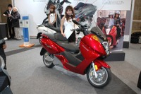【東京モーターサイクルショー10】米から大型電動スクーター 画像