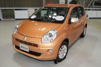 【パッソ/ブーン 新型】180cm+・90kg+が後席に座ると 画像