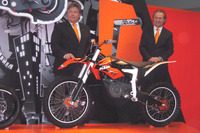 【東京モーターサイクルショー10】KTMの電動バイク、レース参戦も検討 画像