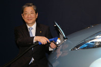 【日産 リーフ 予約開始】バッテリーは第三者販売も視野に 画像