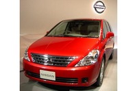 3列目の収納はワンタッチ---ゴーン社長が新型『プレサージュ』披露 画像