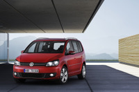 VW ゴルフトゥーラン 大幅改良…最新 ゴルフ の表情に 画像