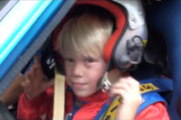 ［動画］8歳の少年が運転テクニックを披露 画像