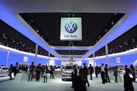 【北京モーターショー10】VW、エコ運転を啓発するパンフレットを配布 画像