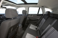 【BMW X1 日本発表】40:20:40のリアシート 画像