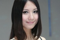 【北京モーターショー10】コンパニオン画像…はにかんだ笑顔にヤラレタ 画像