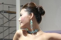 【北京モーターショー10】コンパニオン画像…脚線美の誘惑 画像