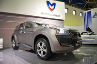 ロシアのスーパーカーメーカー、こんどは装甲車のようなSUV 画像