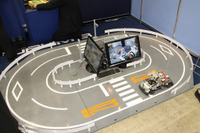 シミュレータ技術とカーロボティクス技術とを連携 画像