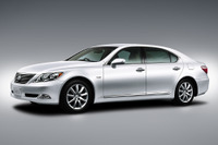レクサス LS 4車種4509台、ハンドル中立がずれる 画像