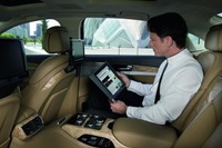 アウディ A8 新型、車内無線LANを装備 画像