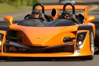 ニュージーランドからスーパーカー…1週間の招待、サーキットで仕様決める 画像