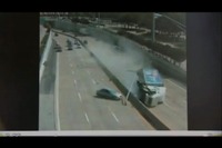 ［動画］米ハイウェイで大事故…負傷者2名で済んだ奇跡 画像