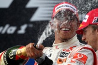 【F1トルコGP】決勝…4台でレース? レッドブルが同士討ち 画像