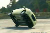 ［動画］中国製 パンダ は飛んだり跳ねたり回ったり 画像
