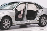 アウディ A4、最高の衝突安全性評価…IIHS 画像