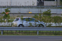 初公開!? 日産 リーフ、シルバーカラーを発見 画像