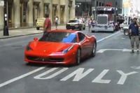 ［動画］映画『トランスフォーマー3』にフェラーリ 458イタリア 画像